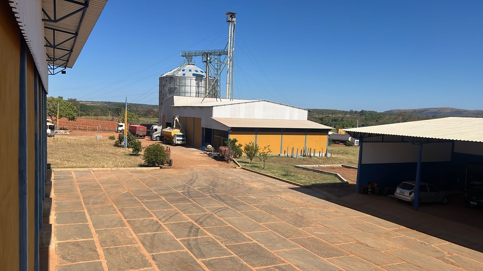 Entreposto e expedição na Granja OVO Brasil
